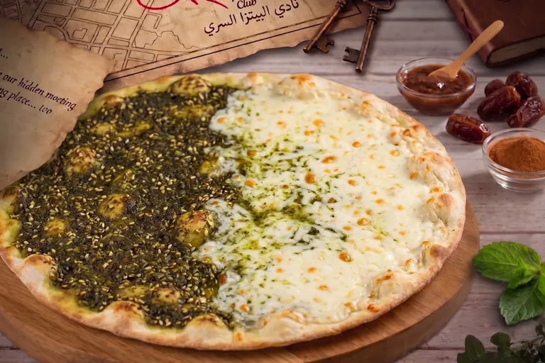منقوشة زعتر و موزاريلا