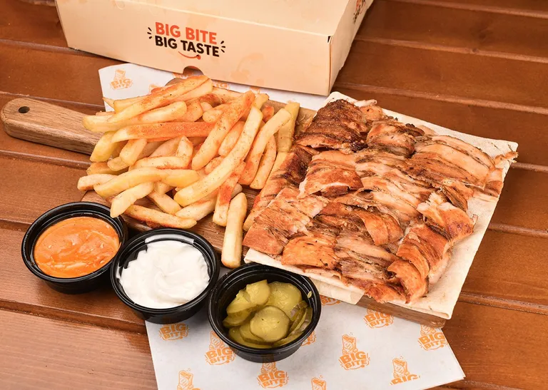 Half a kilo of chicken shawarma