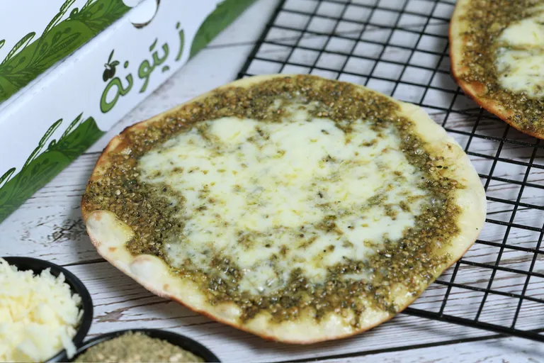 فطيرة زعتر وقشقوان شامية