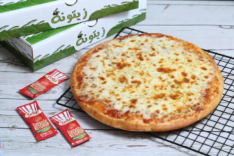بيتزا مرغريتا وسط