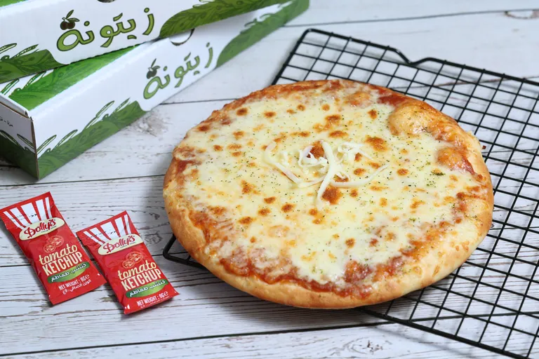بيتزا مرغريتا صغيرة
